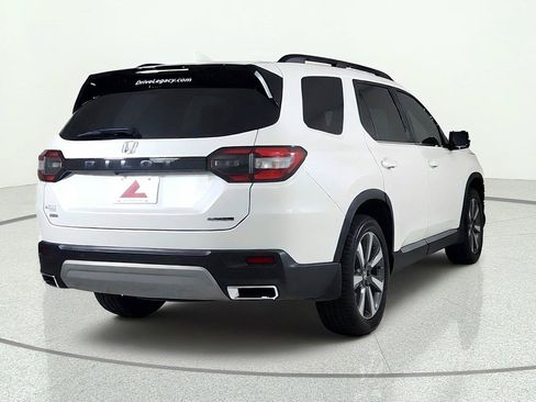 Used 2025 Honda Pilot Touring image 6