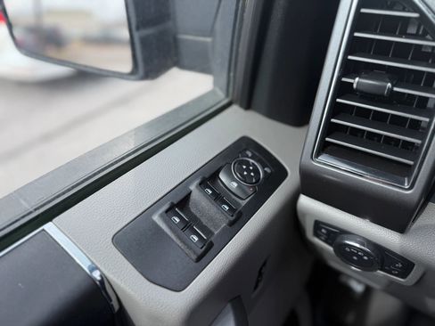 Used 2017 Ford F150 XLT image 24