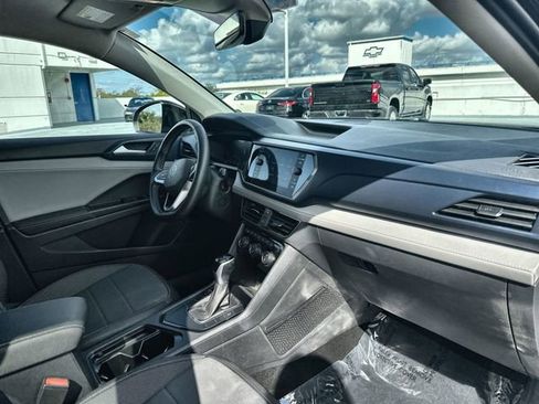 Used 2024 Volkswagen Taos SE image 29