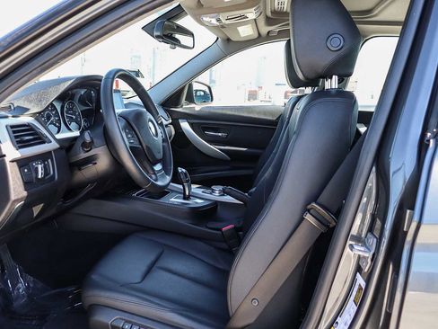 Used 2018 BMW 320i xDrive Sedan w/ Convenience Package image 18