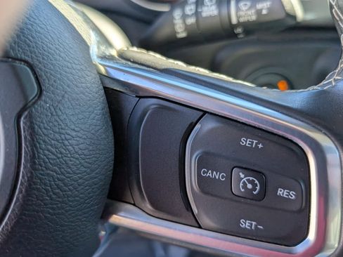 Used 2019 Jeep Wrangler Unlimited Sahara image 19