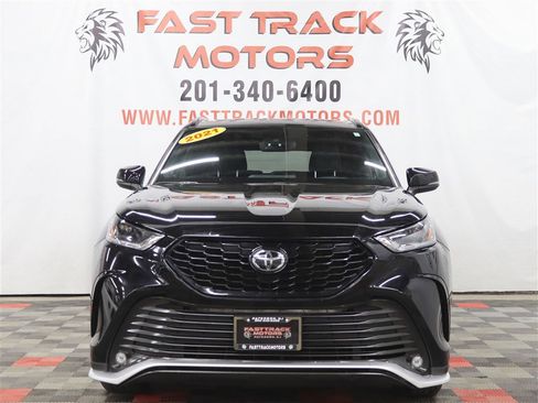 Used 2021 Toyota Highlander XSE image 2