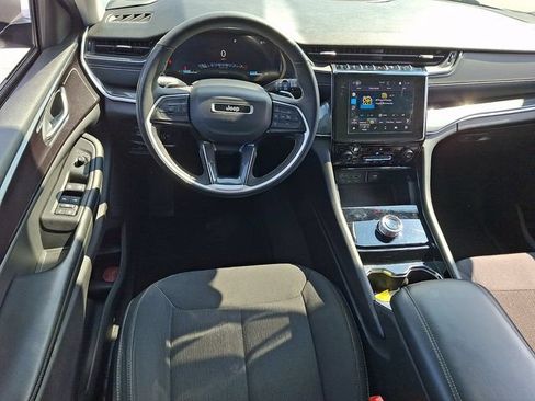 Used 2023 Jeep Grand Cherokee Laredo w/ Luxury Tech Group I AWD/4WD image 12