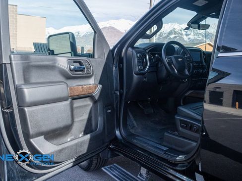 Used 2022 Chevrolet Silverado 3500 High Country image 10