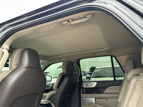 Used 2024 Lincoln Navigator Reserve AWD/4WD image 11