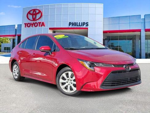 Used 2025 Toyota Corolla LE image 1