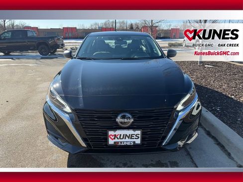 Used 2025 Nissan Altima 2.5 SV FWD image 3