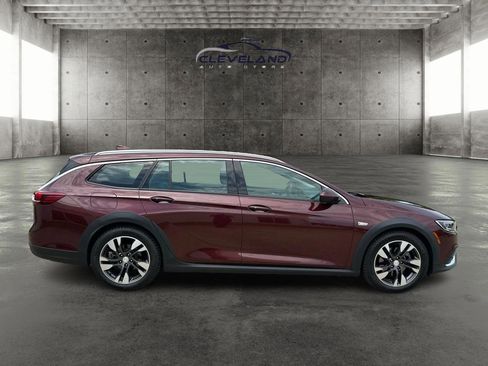 Used 2018 Buick Regal Essence w/ Driver Confidence Package #1 AWD/4WD image 2
