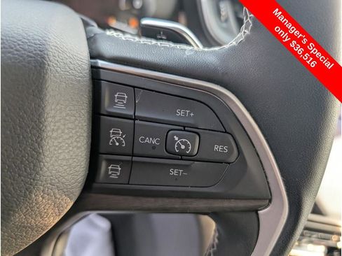 Used 2024 Jeep Grand Cherokee Limited w/ Black Appearance Package image 20