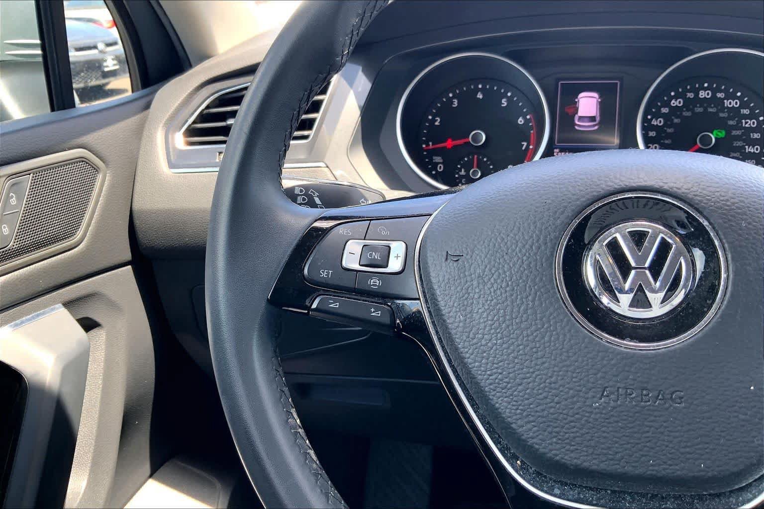 Used 2020 Volkswagen Tiguan SE FWD image 24