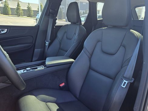 Used 2025 Volvo XC60 B5 Plus image 13