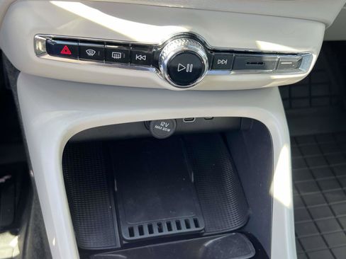 Used 2026 Volvo XC40 B5 Ultra w/ Climate Package image 30