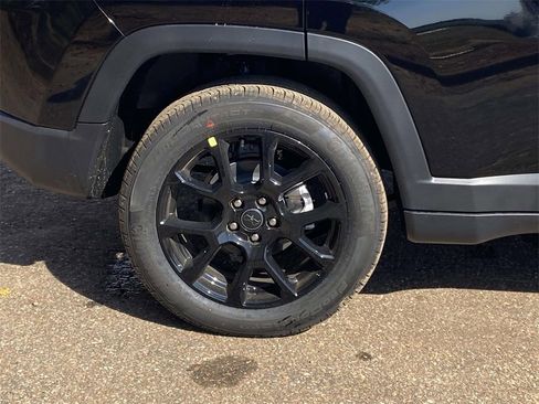 New 2026 Jeep Compass Latitude image 8