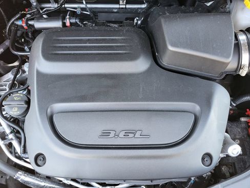 Used 2026 Chrysler Pacifica Limited FWD image 31