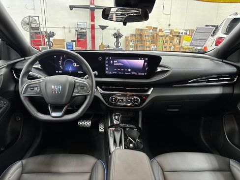 Used 2024 Buick Envista Sport Touring w/ Convenience I Package FWD image 18