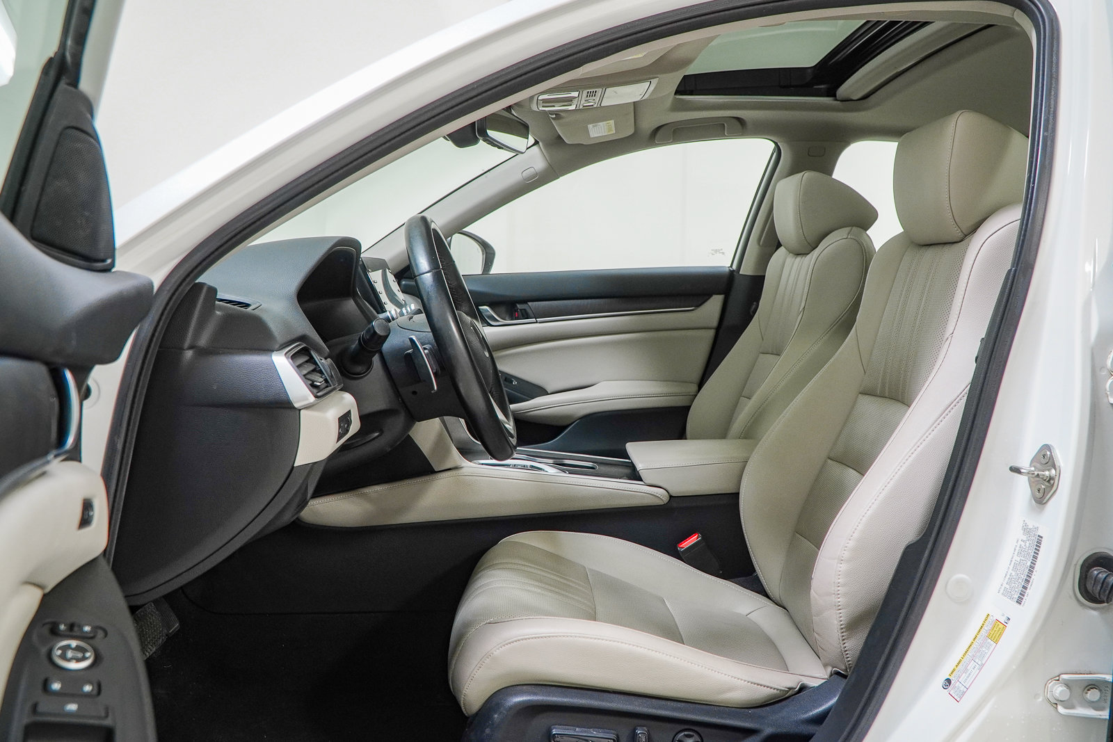 Used 2019 Honda Accord Touring image 18