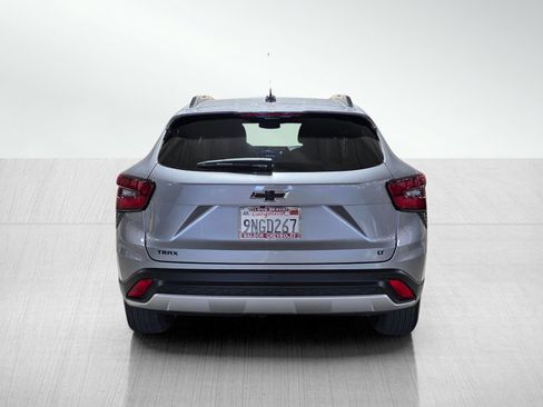 Used 2025 Chevrolet Trax LT w/ Driver Confidence Package FWD image 6