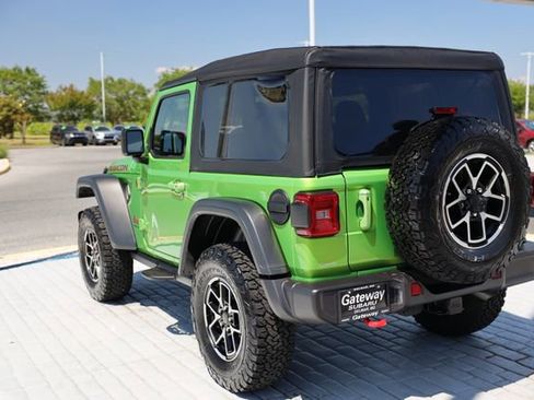 Used 2025 Jeep Wrangler Rubicon w/ Convenience Group AWD/4WD image 3