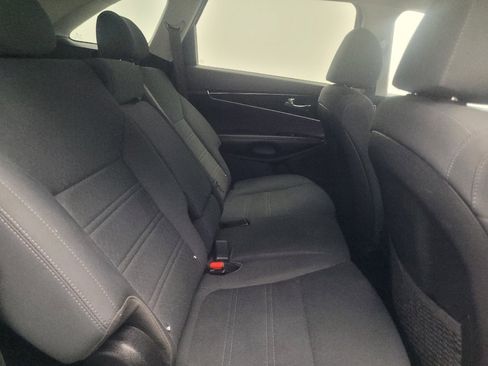 Used 2020 Kia Sorento L FWD image 19