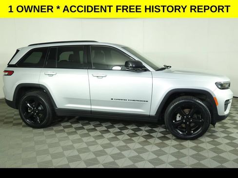 Used 2024 Jeep Grand Cherokee Altitude AWD/4WD image 2