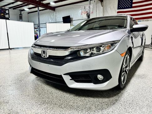 Used 2018 Honda Civic EX-L image 2