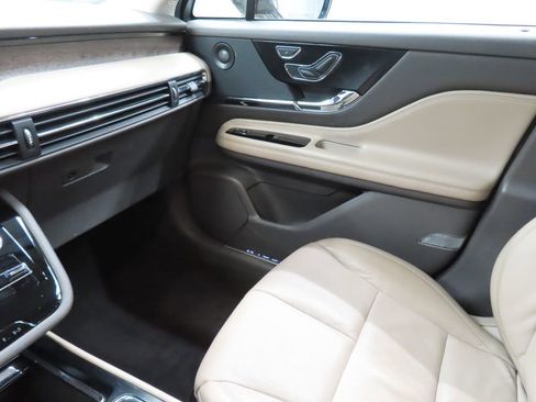 Used 2020 Lincoln Corsair Reserve image 32