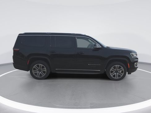 Used 2024 Jeep Wagoneer Series II AWD/4WD image 2