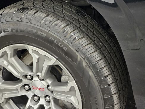 Used 2024 GMC Yukon XL SLE image 11