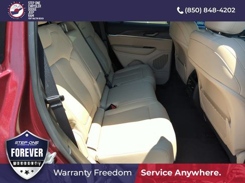 Used 2025 Jeep Grand Cherokee Limited w/ Trailer Tow Package AWD/4WD image 31