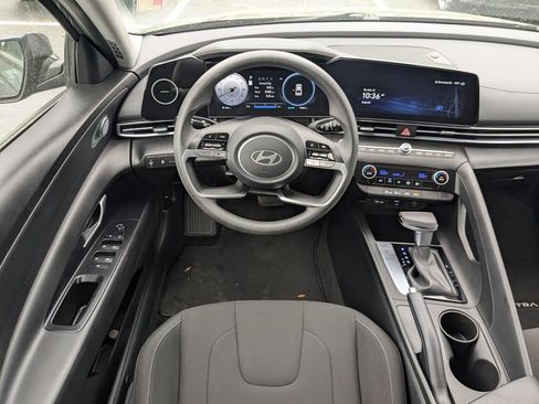 Used 2024 Hyundai Elantra SEL image 12