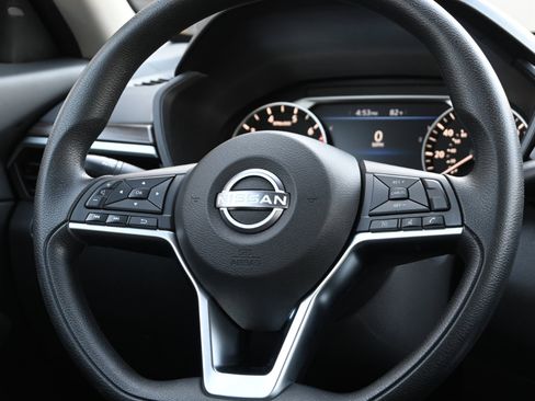 Used 2024 Nissan Altima 2.5 SV image 3