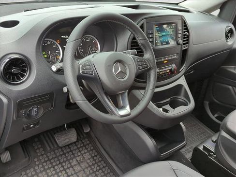 Used 2022 Mercedes-Benz Metris Passenger image 9