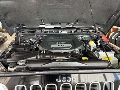 Used 2018 Jeep Wrangler Unlimited Sahara AWD/4WD image 26
