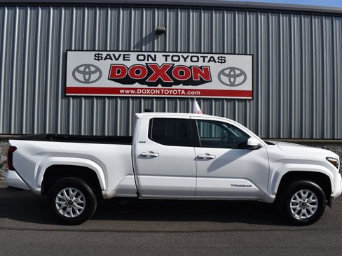 Certified 2025 Toyota Tacoma SR5 AWD/4WD image 8