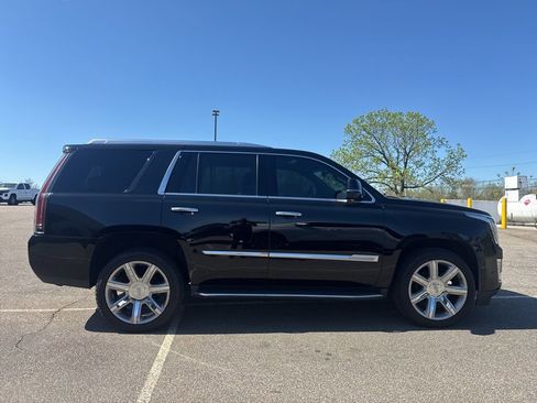 Used 2019 Cadillac Escalade Premium Luxury AWD/4WD image 11