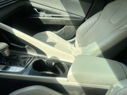 Used 2022 Hyundai Elantra Limited FWD image 21