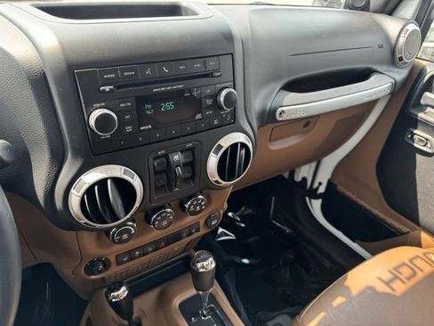 Used 2013 Jeep Wrangler Unlimited Rubicon w/ Connectivity Group AWD/4WD image 13