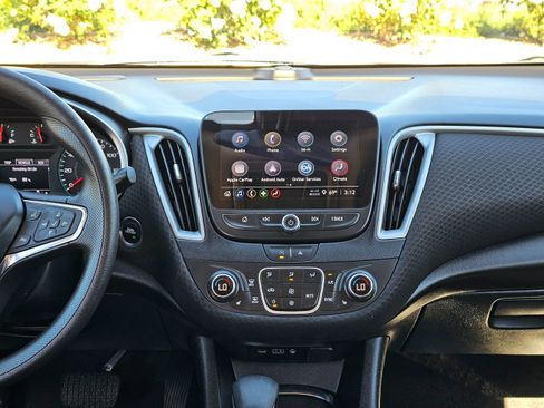 Used 2024 Chevrolet Malibu LT image 23