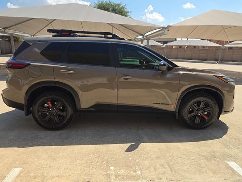 Certified 2025 Nissan Rogue SV AWD/4WD image 2
