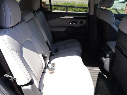 Used 2025 Honda Pilot EX-L image 11