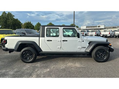 Used 2024 Jeep Gladiator Sport AWD/4WD image 6