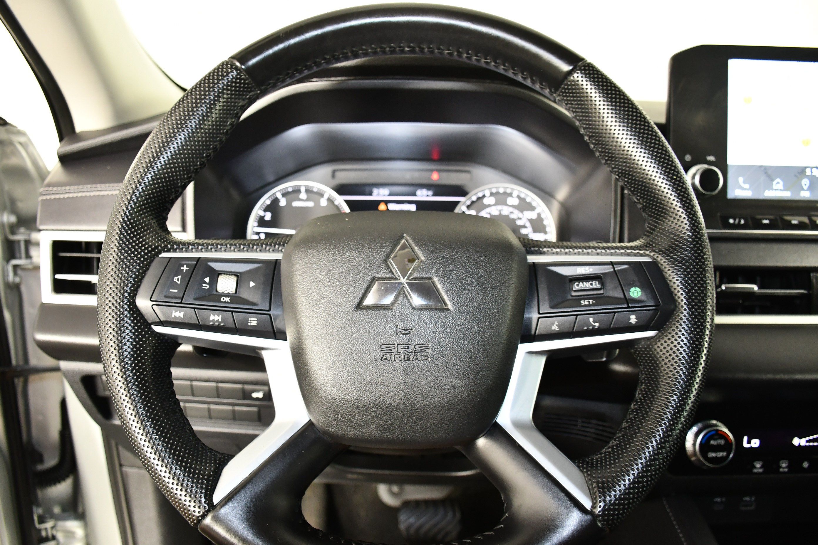 Used 2023 Mitsubishi Outlander SE AWD/4WD image 19