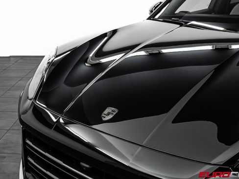 Used 2025 Porsche Cayenne Turbo image 9