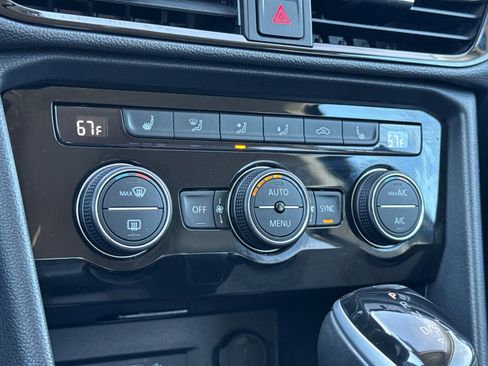 Used 2024 Volkswagen Taos SE image 20