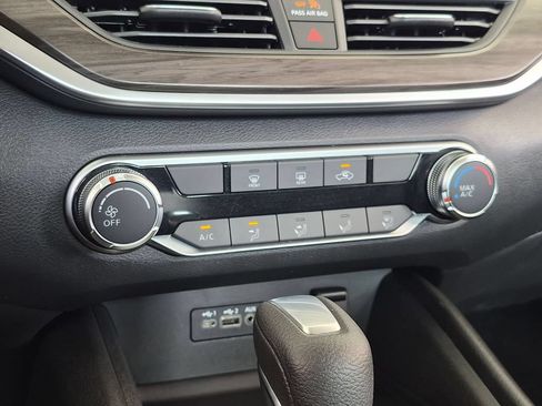 Used 2025 Nissan Altima 2.5 SV FWD image 16