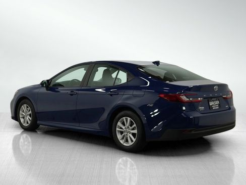 Used 2025 Toyota Camry LE image 3