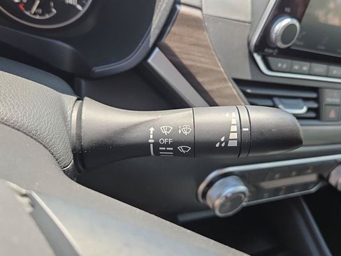 Used 2025 Nissan Altima 2.5 SV FWD image 27