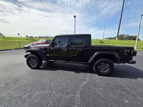 Used 2025 Jeep Gladiator Mojave AWD/4WD image 8