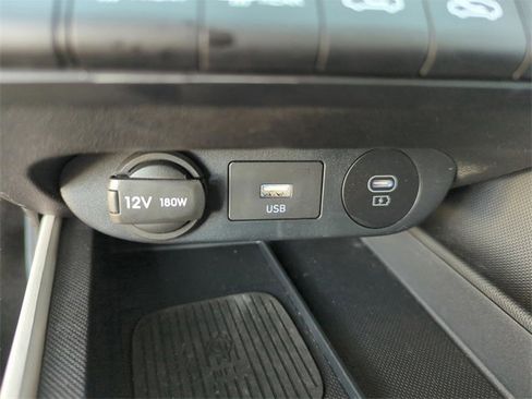 Used 2025 Hyundai Elantra Limited image 38