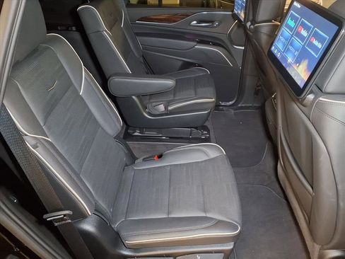 Certified 2024 Cadillac Escalade Premium Luxury w/ Performance Package image 21